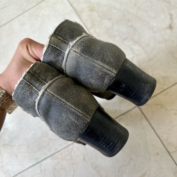 Chanel CC Grey Shearing Ankle Boots Booties 38.5 - Picture 5 of 9